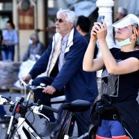 Zagrepčani čekaju spuštanje sjevernog tornja katedrale