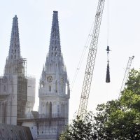 Uspješno je uklonjen vrh sjevernog tornja katedrale