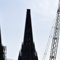 Uspješno je uklonjen vrh sjevernog tornja katedrale