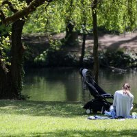 Građani iskoristili sunčanu i toplu subotu za boravak u parku Maksimir