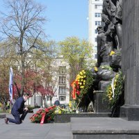 Odavanje počasti junacima varšavskog geta