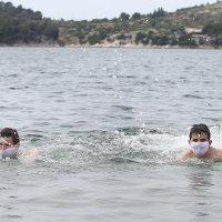 Šibenik: Prvo ovogodišnje kupanje na gradskoj plaži Banj