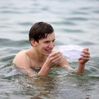 Šibenik: Prvo ovogodišnje kupanje na gradskoj plaži Banj