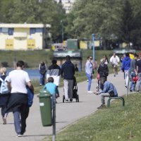 Zagreb: Sunčano i toplo vrijeme izmamilo brojne građane na Jarun