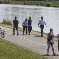 Zagreb: Sunčano i toplo vrijeme izmamilo brojne građane na Jarun