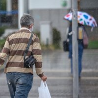 Zagreb: Posljepodnevni pljusak iznenadio je mnoge na gradskim ulicama