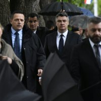 Predsjednik Milanović napustio je Okučane zbog pojave natpisa Za dom spremni