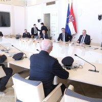 Andrwj Plenković s predstavnicima Hrvatske vatrogasne zajednice