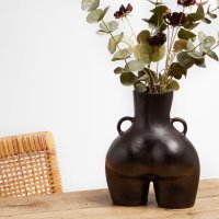 Vaze s potpisom dizajnerice Anisse Kermiche