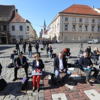 Oporba prati sjednicu zagrebačke Gradske skupštine na Markovom trgu