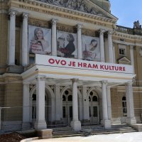 Novouređeni kazališni trg HNK Ivana pl. Zajca u Rijeci