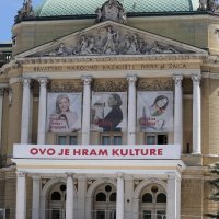 Novouređeni kazališni trg HNK Ivana pl. Zajca u Rijeci