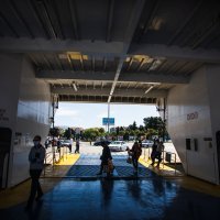 Split: Unatoč velikom broju novozaraženih trajekt isplovio prema Braču