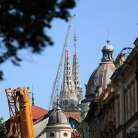 Postavljanje zamjenskog križa na zagrebačku katedralu