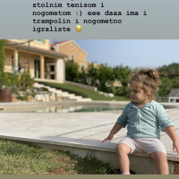 Ella Dvornik u Istri s obitelji