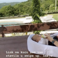 Ella Dvornik u Istri s obitelji