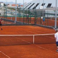 Zadar - Građani nakon popuštanja mjera opreza vježbaju na otvorenom djelu sportsko-rekreativnog centra Višnjik