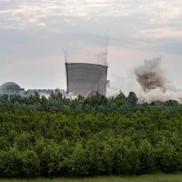 Rušenje tornja nuklearne elektrane u Njemačkoj