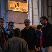 Noćni prosvjed na Markovom trgu zbog Zakona o obnovi Zagreba