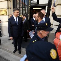 Prosvjednici ispred Sabora