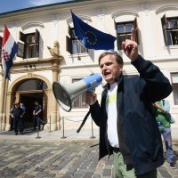 Prosvjednici ispred Sabora