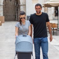 Marin i Kristina Čilić na Stradunu sa sinčićem