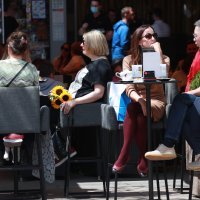 Zagreb: Prepune terase kafića na Cvjetnom trgu
