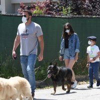 Ben Affleck i Ana de Armas s njegovom djecom