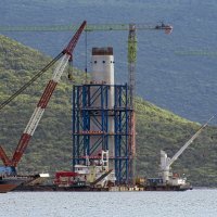 Komarna: Prvi element rasponske konstrukcije postavljen na stup S5 Pelješkog mosta