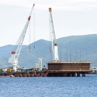 Komarna: Prvi element rasponske konstrukcije postavljen na stup S5 Pelješkog mosta