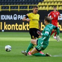 Manuel Neuer (d) vs. Thorgan Hazard