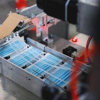 Stroj za proizvodnju zaštitnih maski