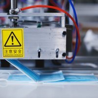 Stroj za proizvodnju zaštitnih maski