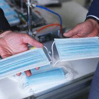 Stroj za proizvodnju zaštitnih maski