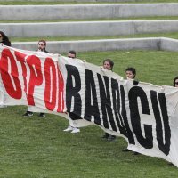 Zagreb: Aktivisti prekinuli konferenciju za medije Milana Bandića na fontanama