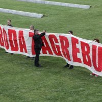 Zagreb: Aktivisti prekinuli konferenciju za medije Milana Bandića na fontanama