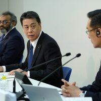 Ashwani Gupta, operativni direktor Nissana; Makoto Uchida, predsjednik i generalni direktor Nissana, Stephen Ma, financijski direktor Nissana