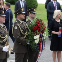 Polaganjem vijenaca na groblju Mirogoj obilježen Dan državnosti