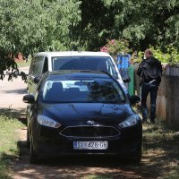 Policija dovodi osumnjičenog za ubojstvo u kuću u Gaćeleze kako bi se rekonstruirao događaj