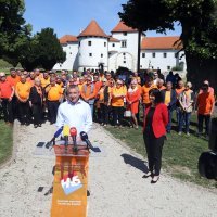 Varaždin: Ispred Starog grada održana je konferencija za novinare članova HNS-a