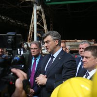 Premijer Andrej Plenković s ministrima Darkom Horvatom, Olegom Butkovićem i Garijem Cappellijem posjetio brodogradilište Uljanik