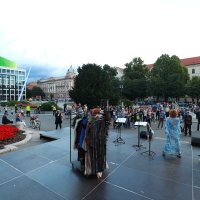 Glazbeni show Karaokelektira u izvedbi Nine Violić i Kristijana Beluhana