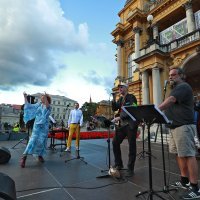 Glazbeni show Karaokelektira u izvedbi Nine Violić i Kristijana Beluhana