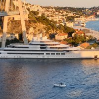 Potpuno nova Lurssenova superjahta uplovila u Luku Gruž