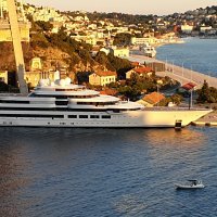 Potpuno nova Lurssenova superjahta uplovila u Luku Gruž