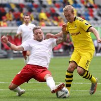 Fortuna Dusseldorf (Andre Hoffmann) - Borussia Dortmund (Julian Brandt)