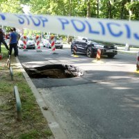 Zagreb: Na Bukovačkoj cesti otvorila se ogromna rupa