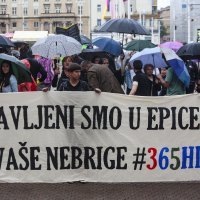 Zagreb: Prosvjedno okupljanje 'Zagreb u epicentru' na Trgu bana Jelačića