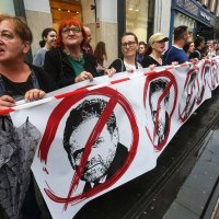 Zagreb: Prosvjedno okupljanje 'Zagreb u epicentru' na Trgu bana Jelačića