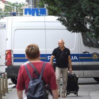 Privođenje Ivana Inje Bašića i drugih optuženih za šverc skupocjenih automobila